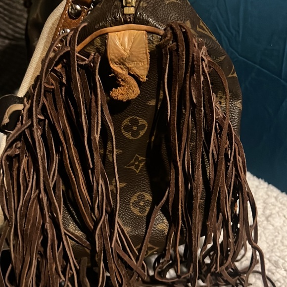 30 Louis Vuitton speedy bag with custom lady eyes and lips - Picture 5 of 9